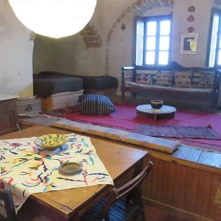 Апартаменты Old Traditional House In The Castle Of Monenvasia *
