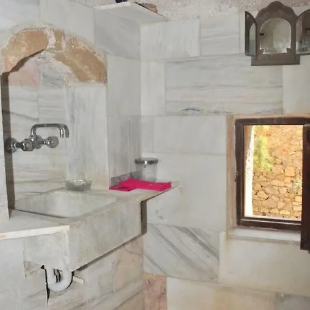 Апартаменты Old Traditional House In The Castle Of Monenvasia Монемвазия